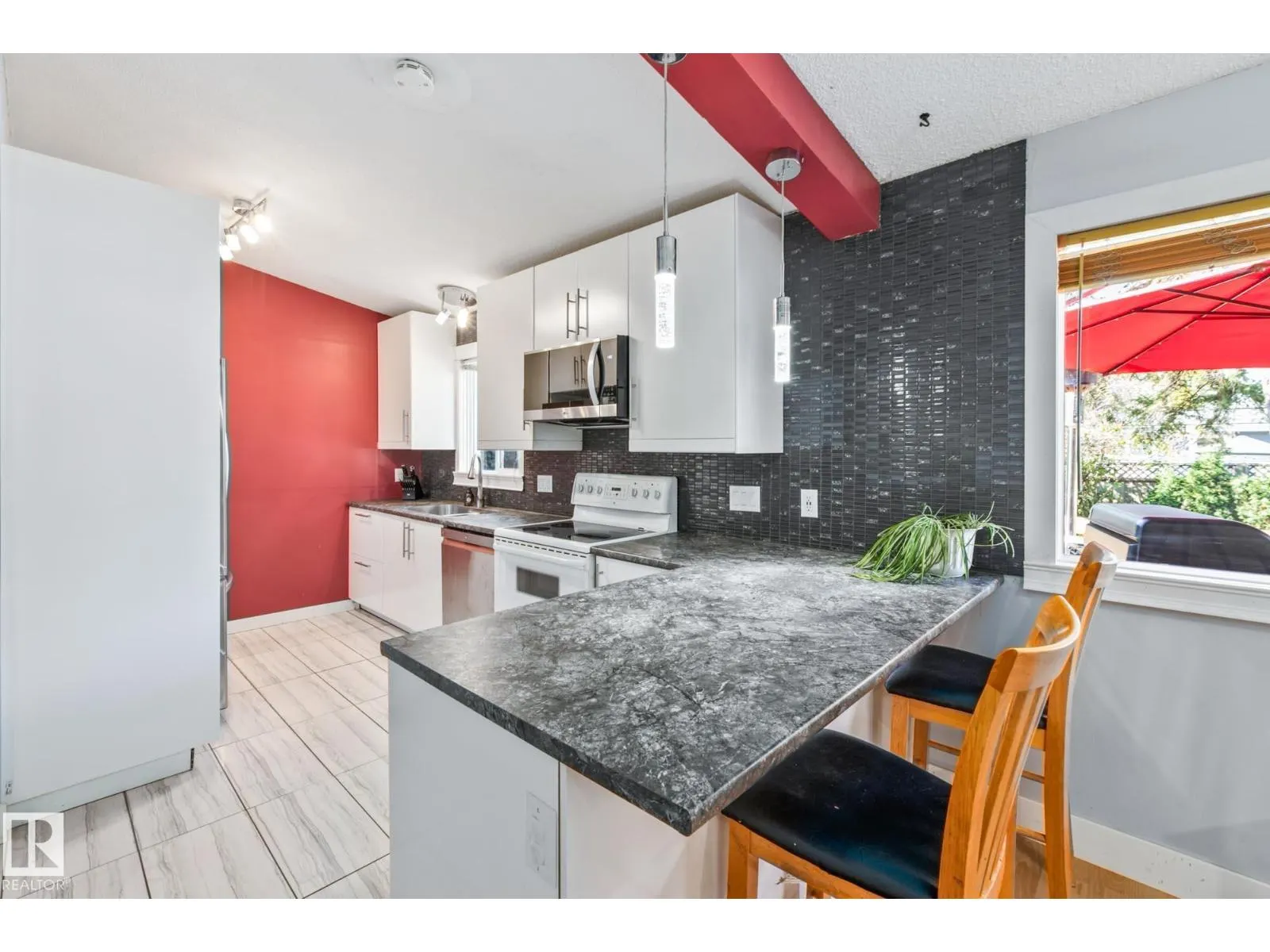 13 GRANTHAM PL