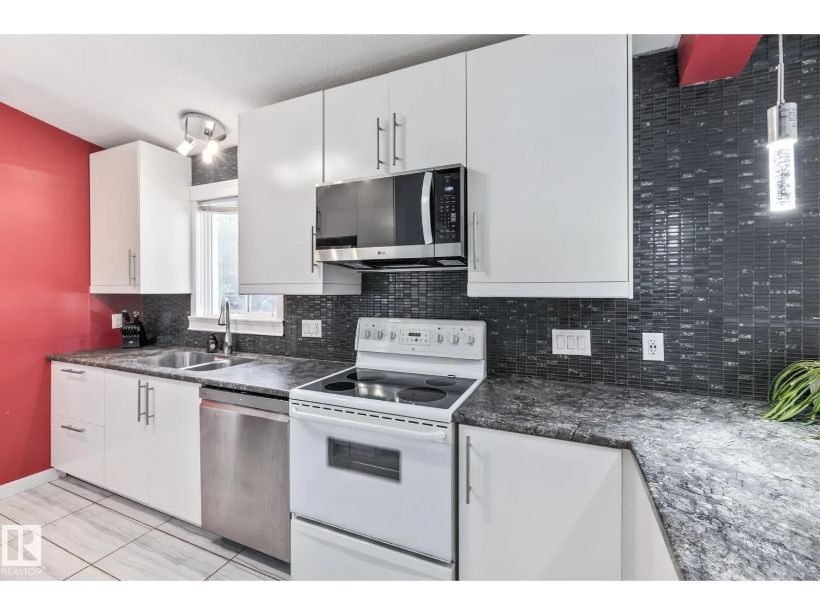 13 GRANTHAM PL