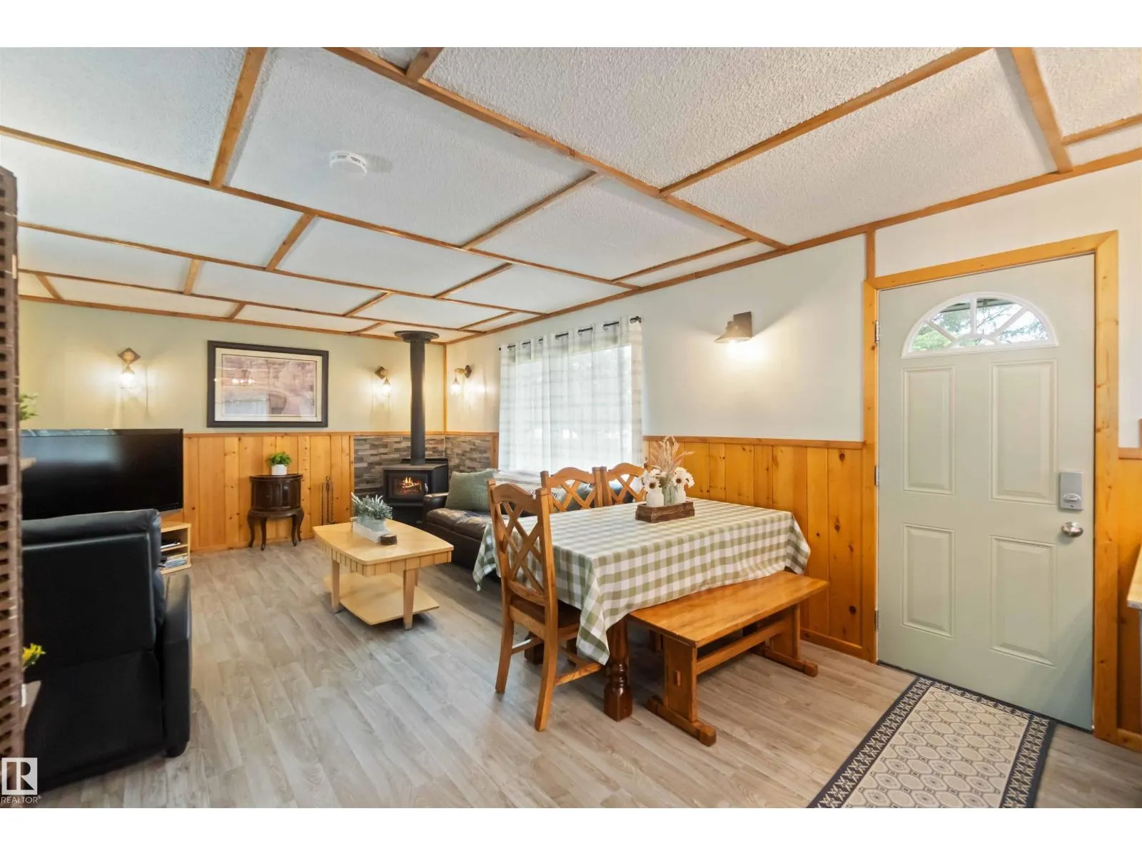 #667 60331 RANGE ROAD 124