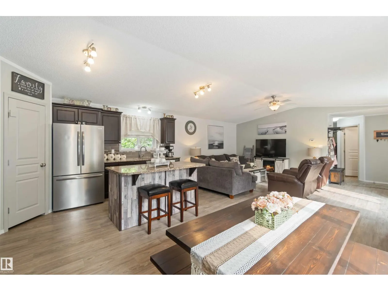 #665 60331 RANGE ROAD 124
