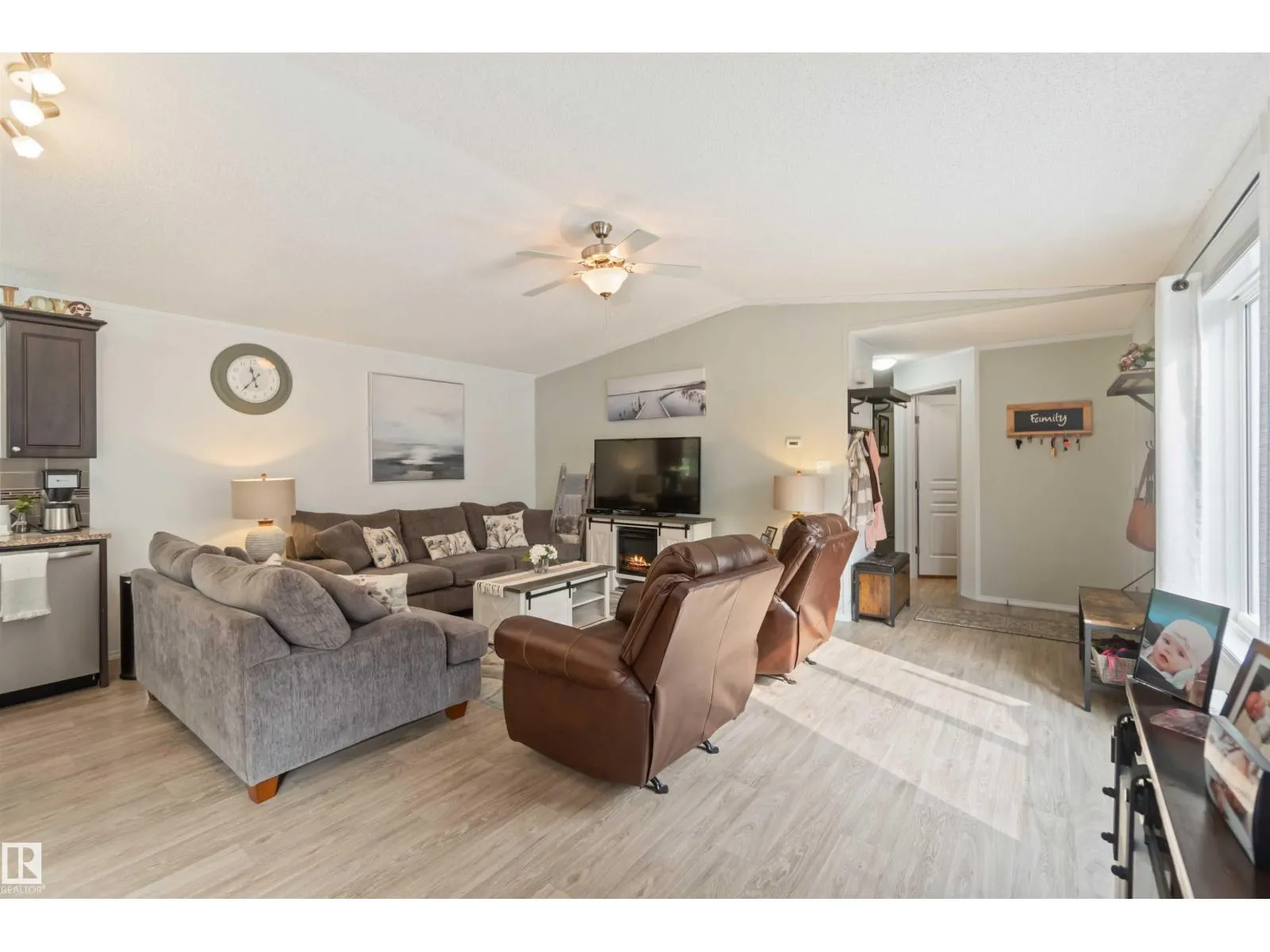#665 60331 RANGE ROAD 124
