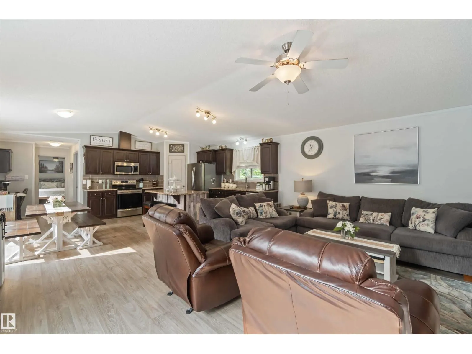 #665 60331 RANGE ROAD 124