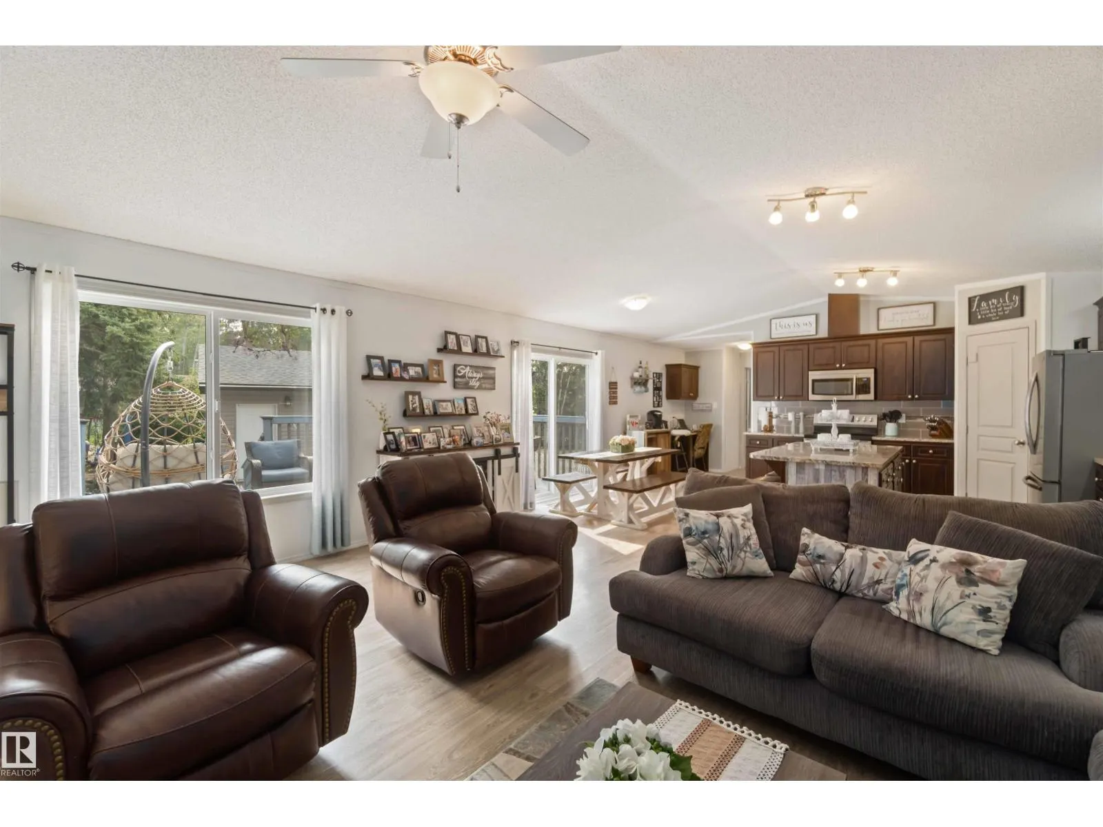 #665 60331 RANGE ROAD 124