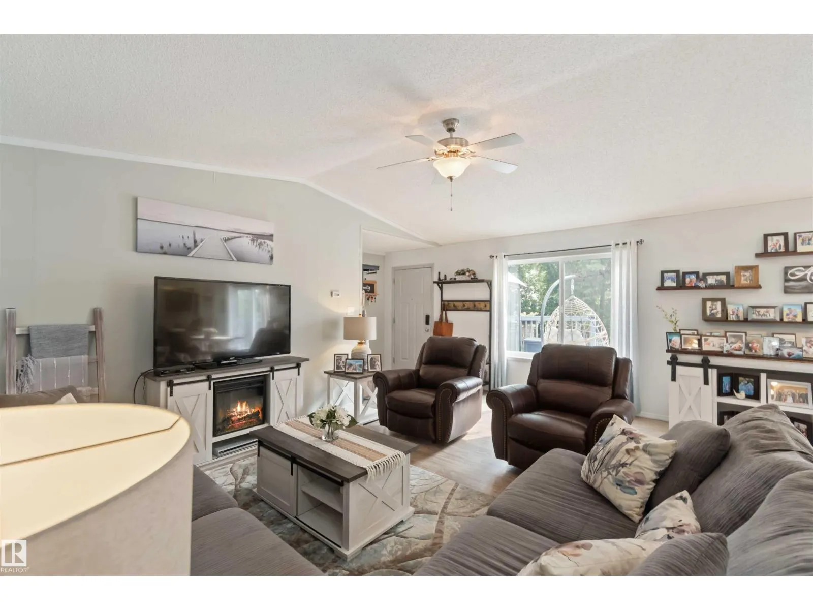 #665 60331 RANGE ROAD 124