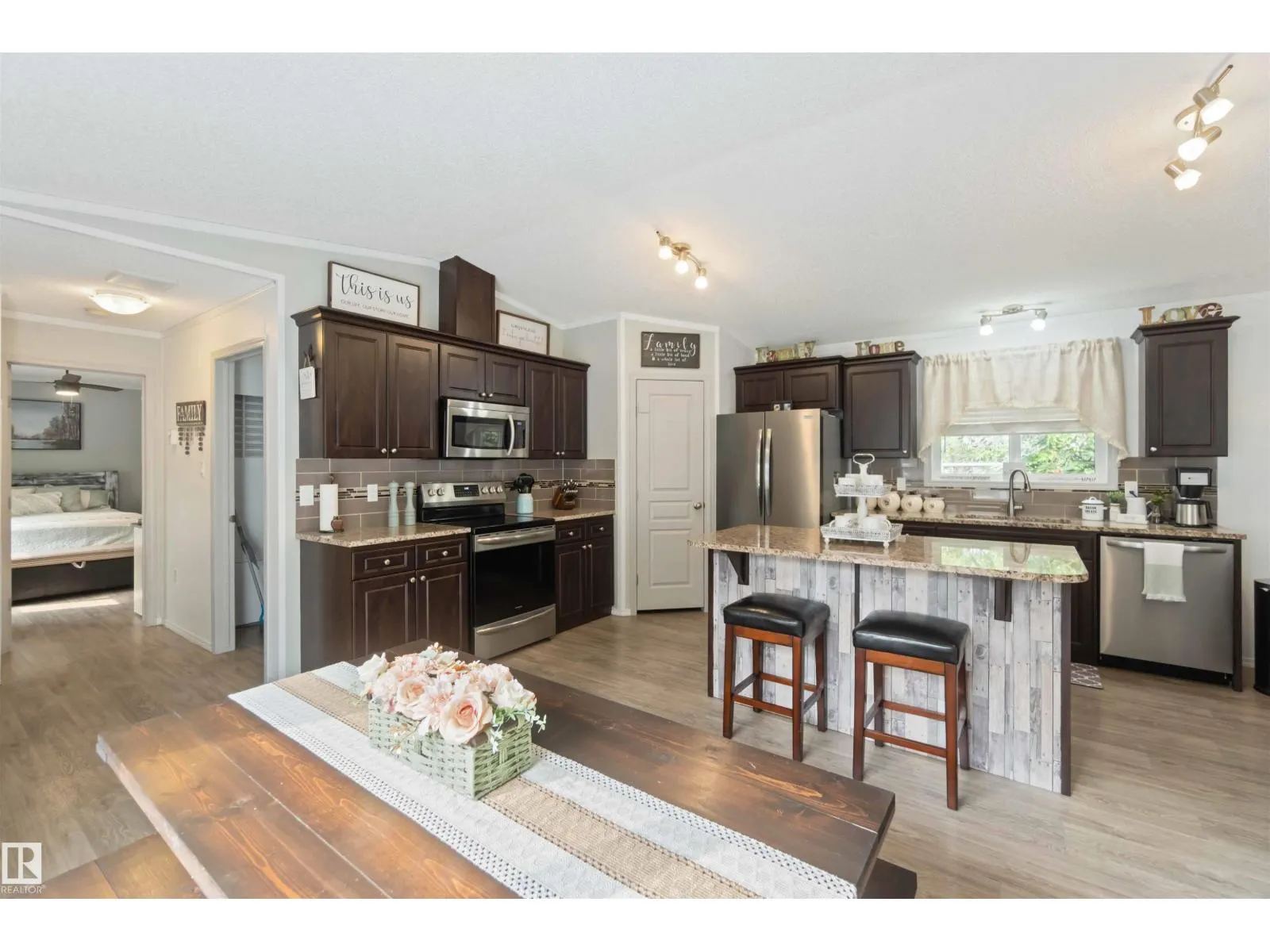 #665 60331 RANGE ROAD 124