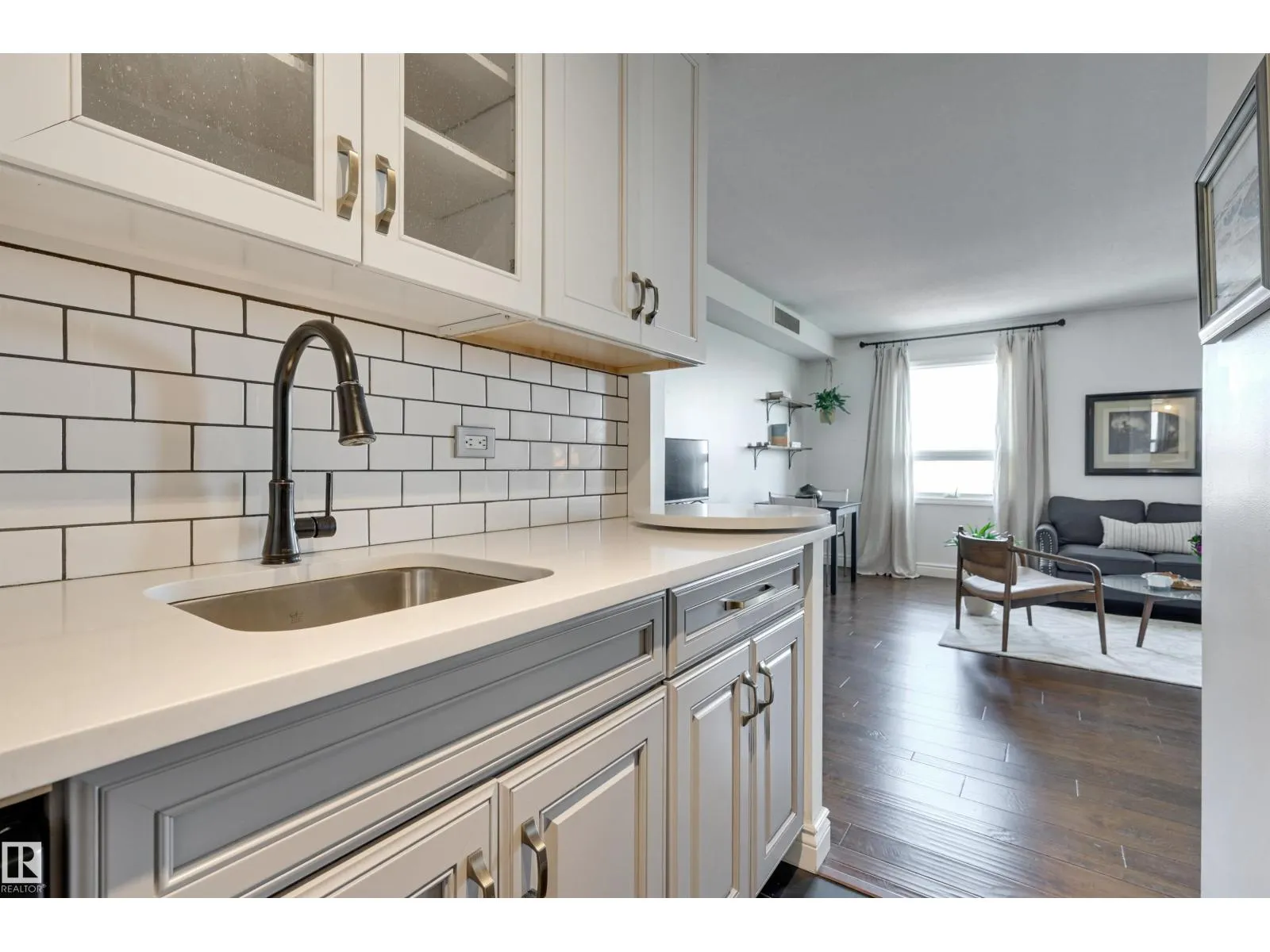 #1505 10140 120 ST NW
