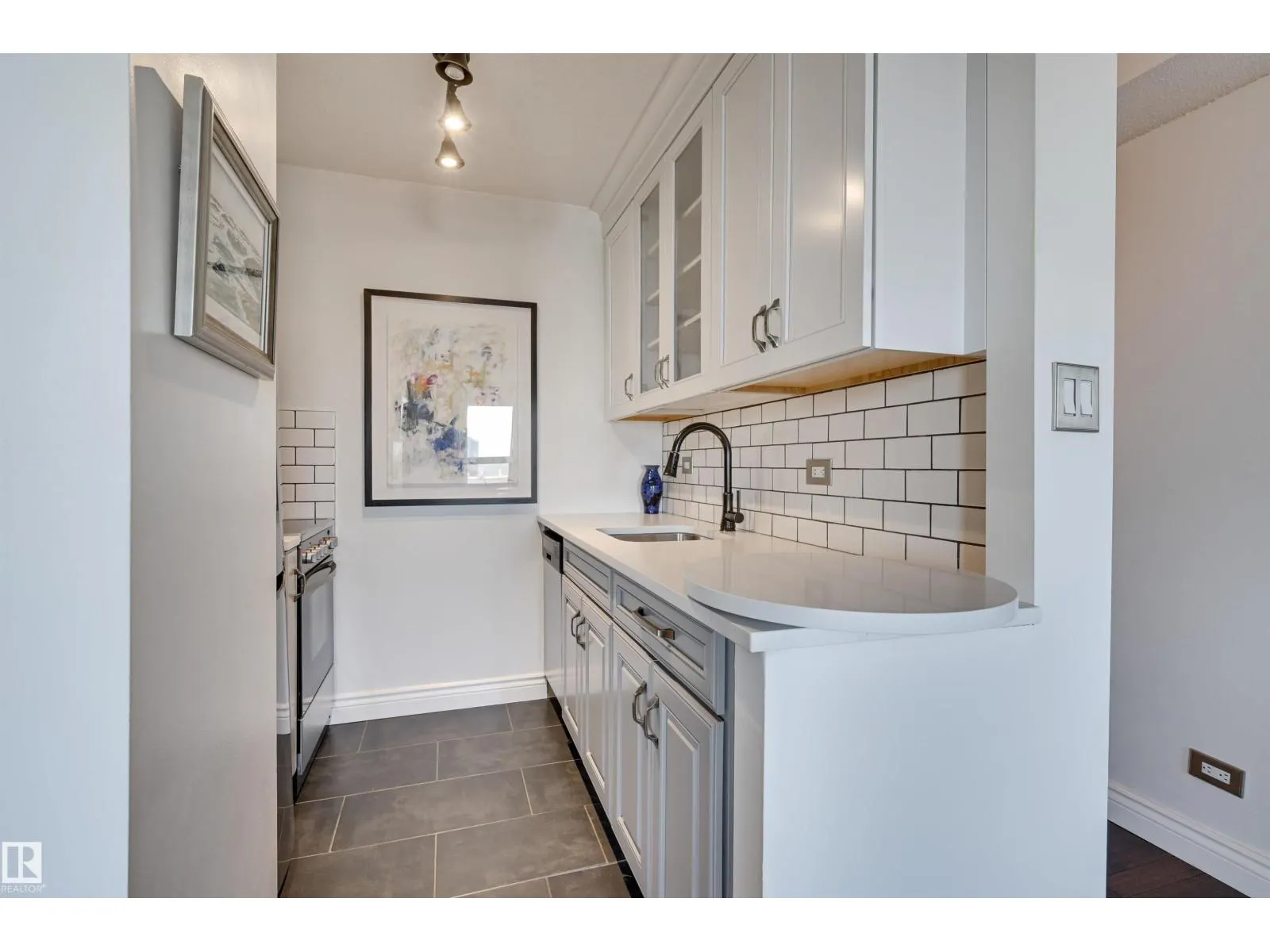 #1505 10140 120 ST NW