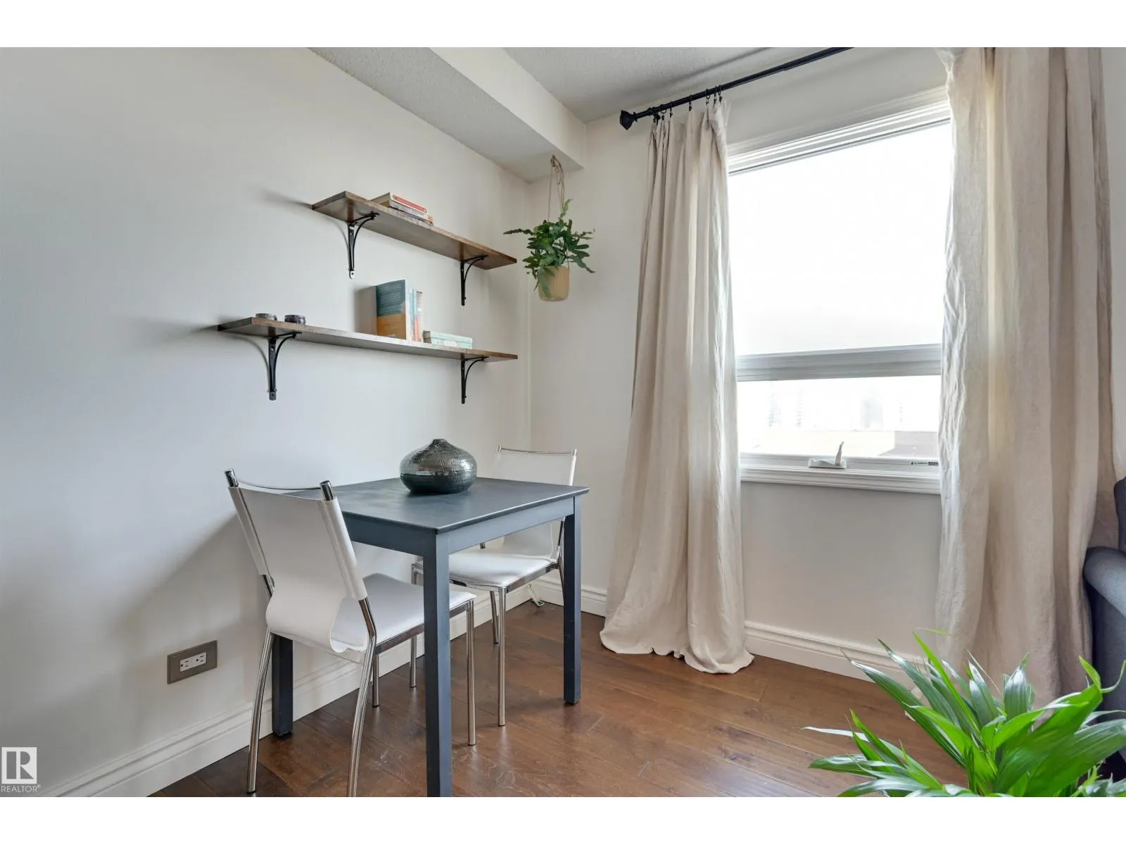 #1505 10140 120 ST NW