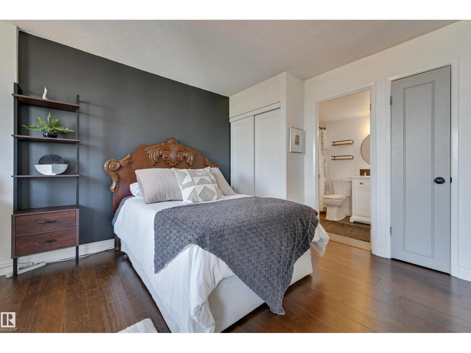 #1505 10140 120 ST NW