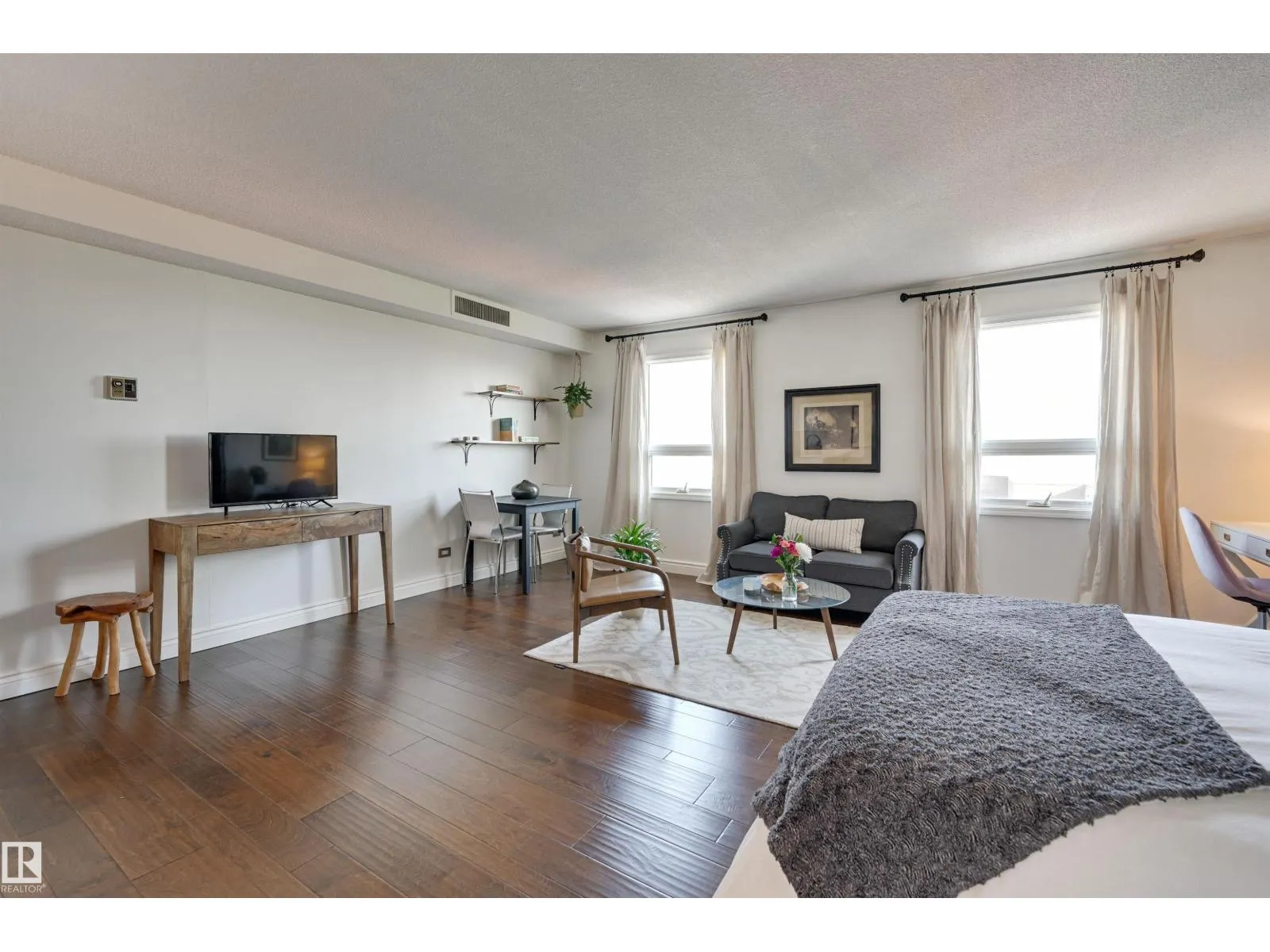 #1505 10140 120 ST NW