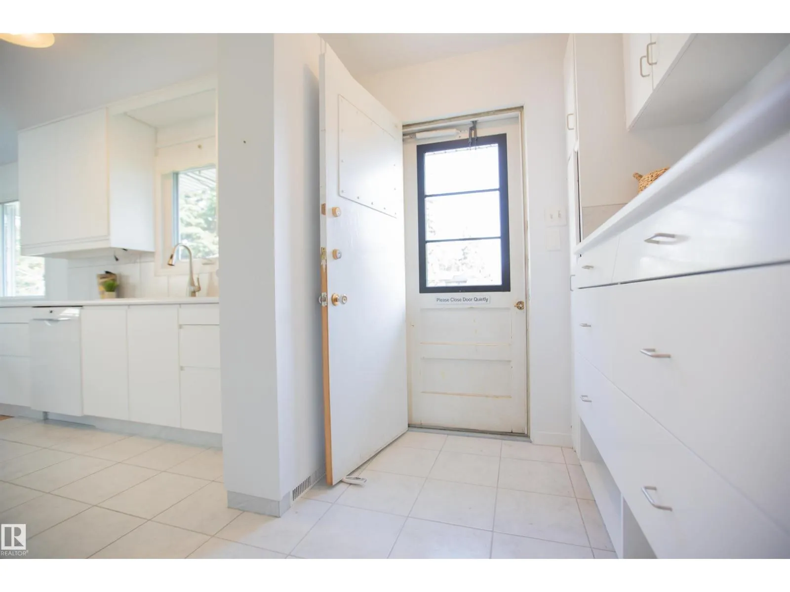 14624 87 AV NW