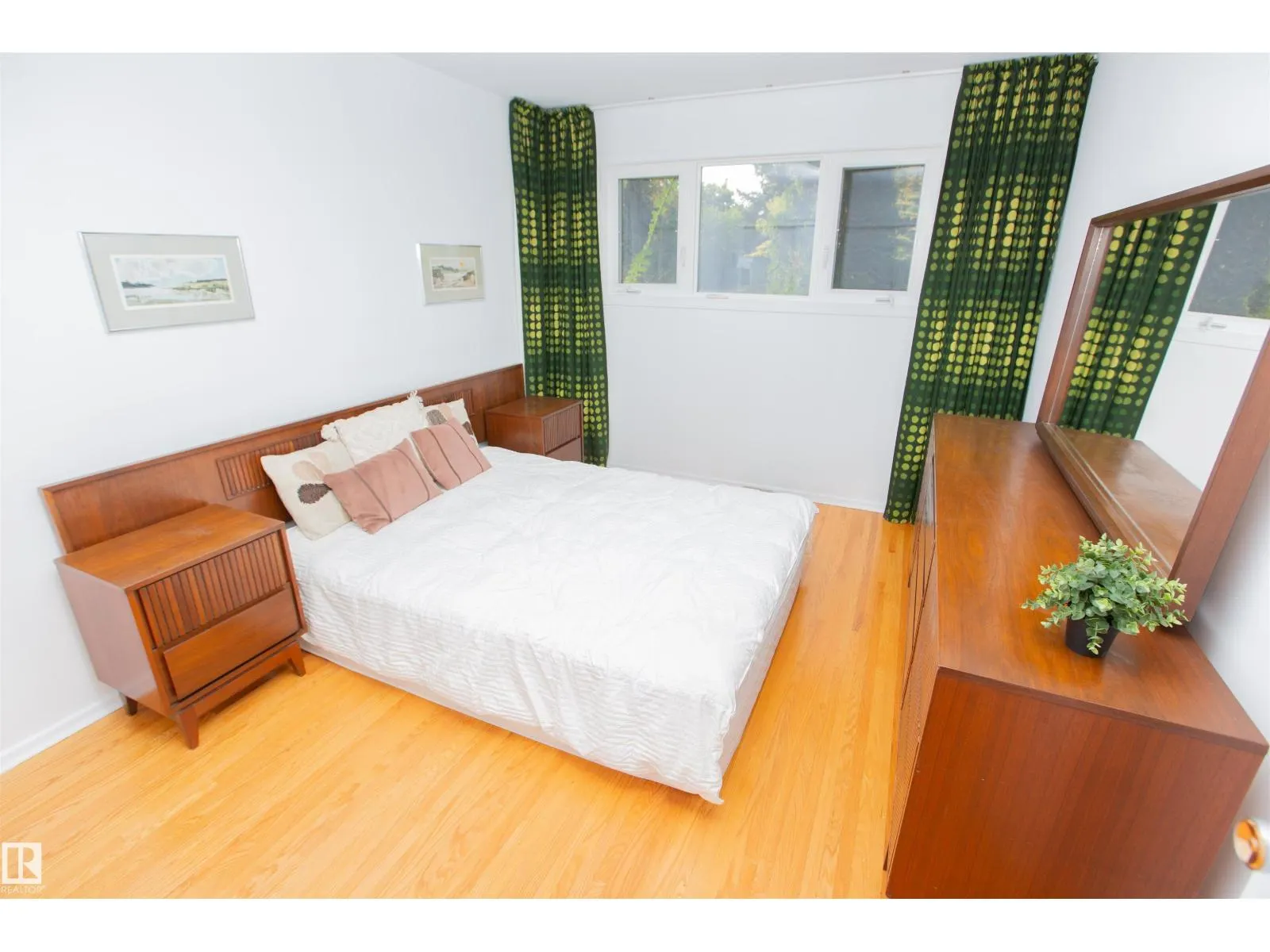 14624 87 AV NW