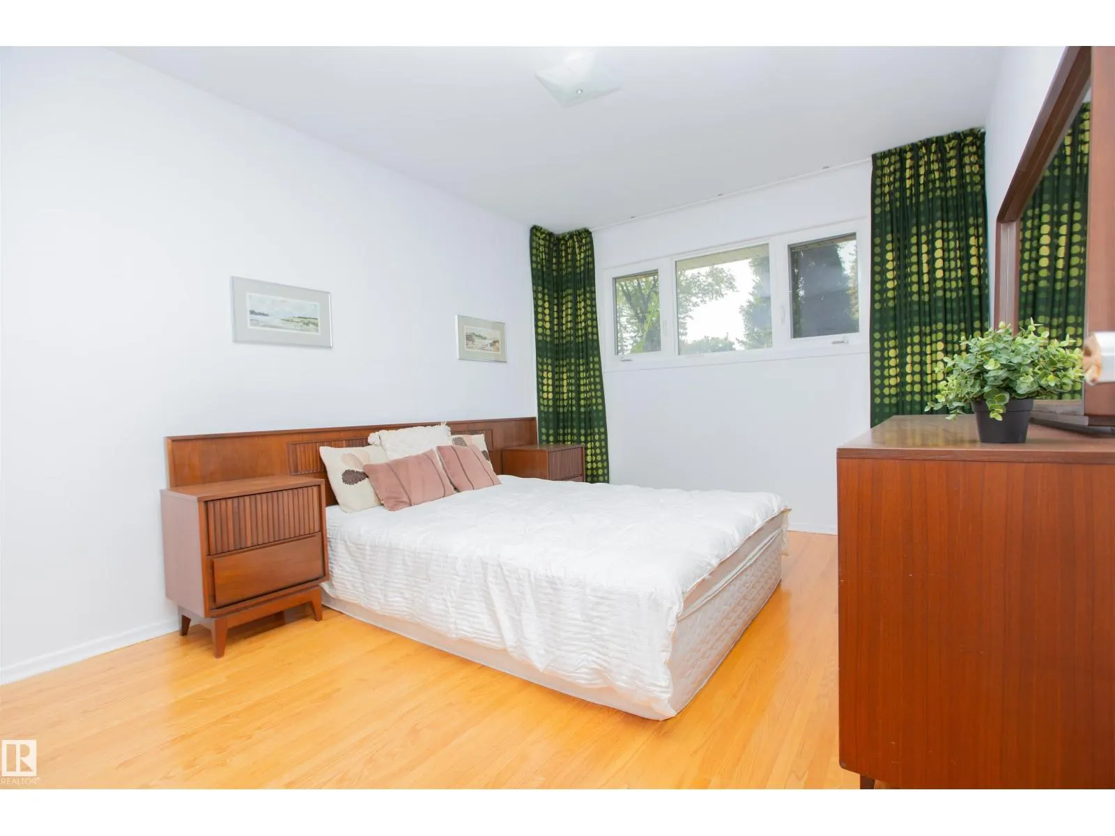 14624 87 AV NW