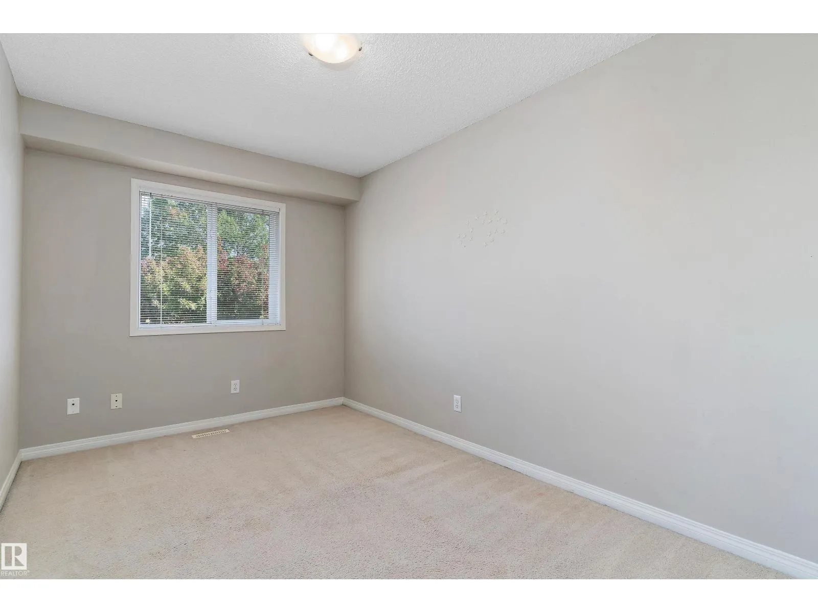 #6 130 HYNDMAN CR NW