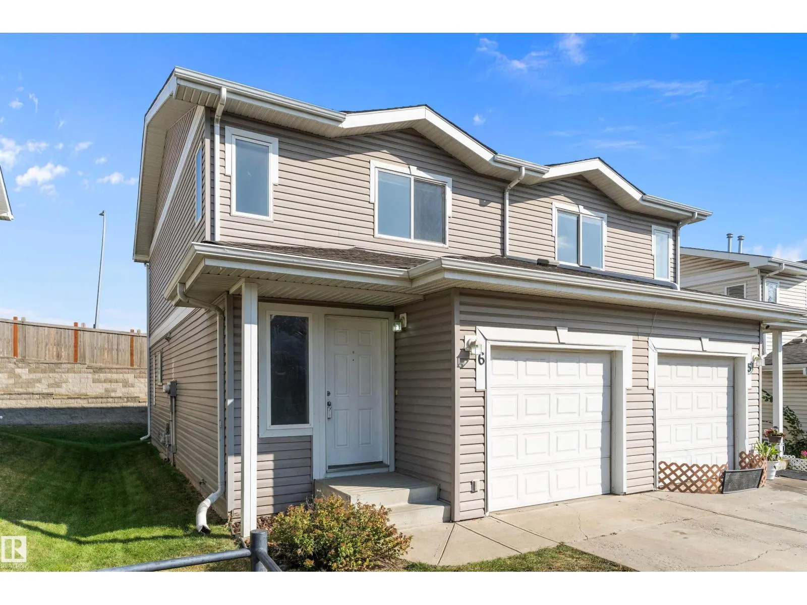 #6 130 HYNDMAN CR NW