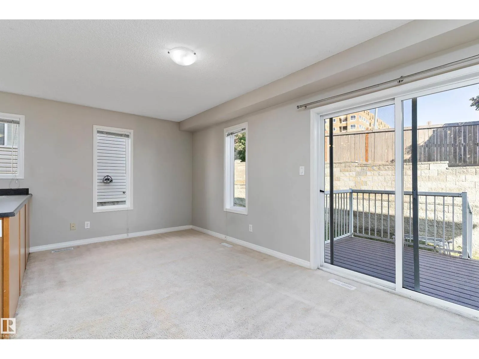 #6 130 HYNDMAN CR NW