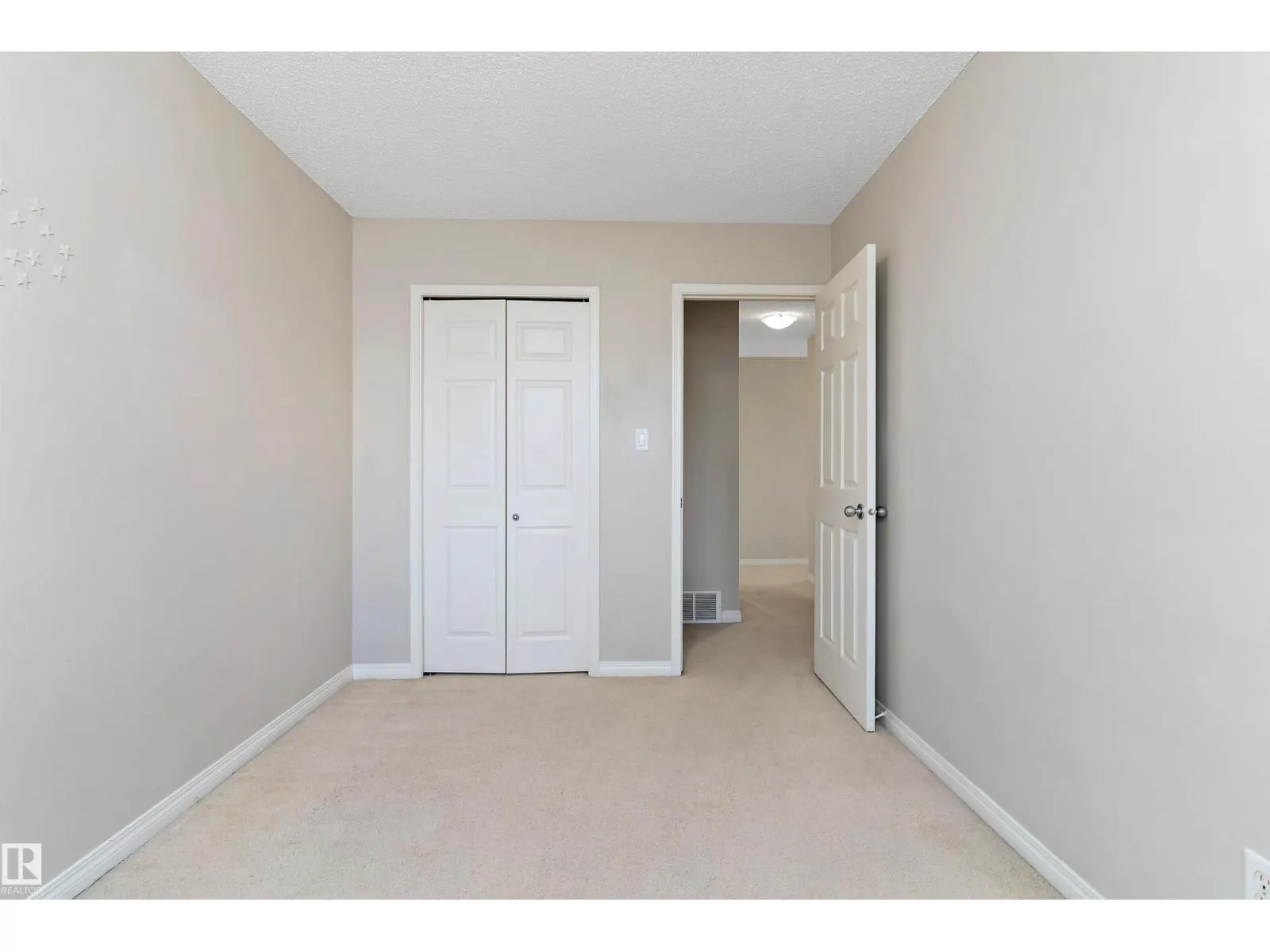 #6 130 HYNDMAN CR NW