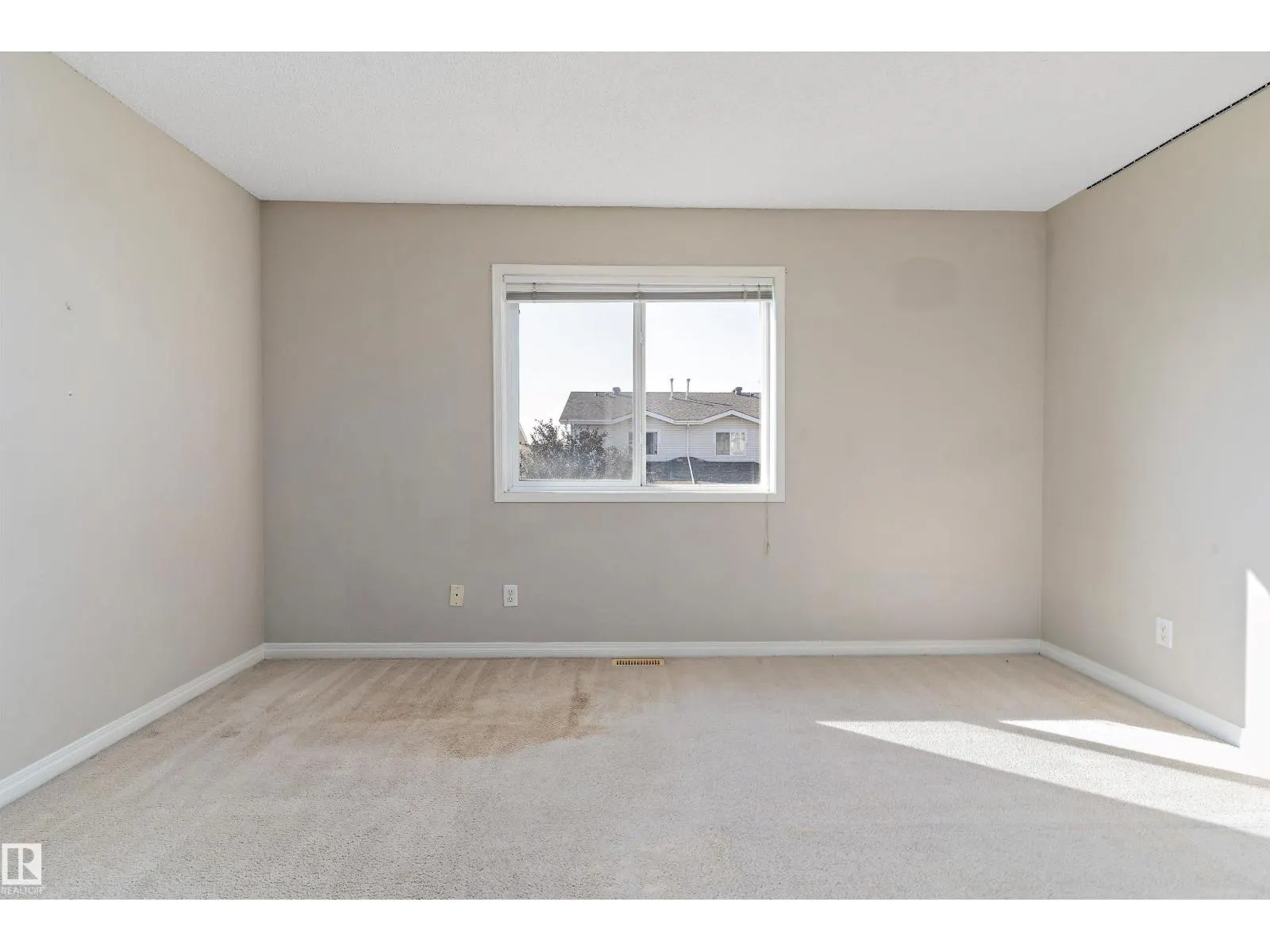 #6 130 HYNDMAN CR NW