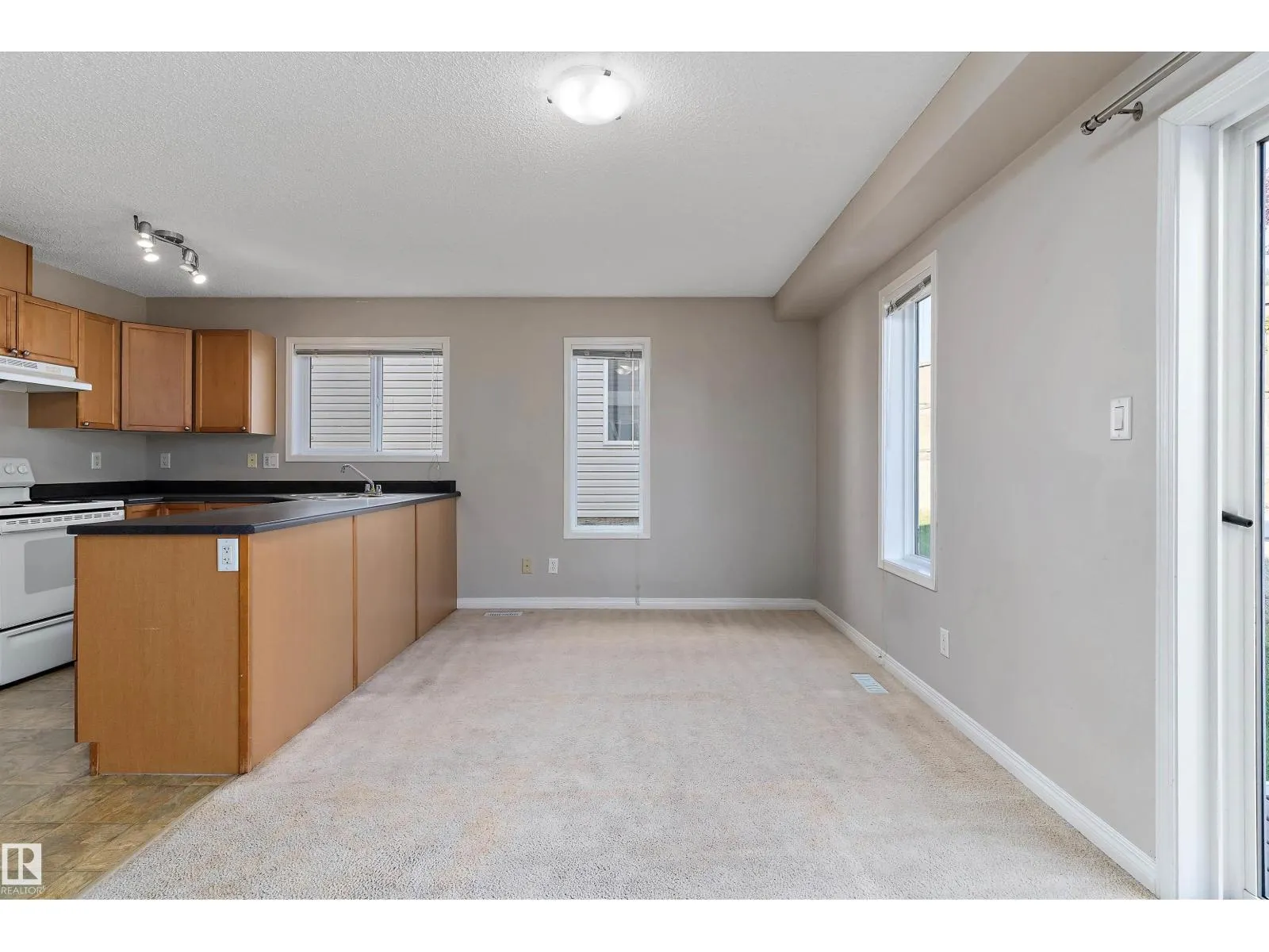 #6 130 HYNDMAN CR NW