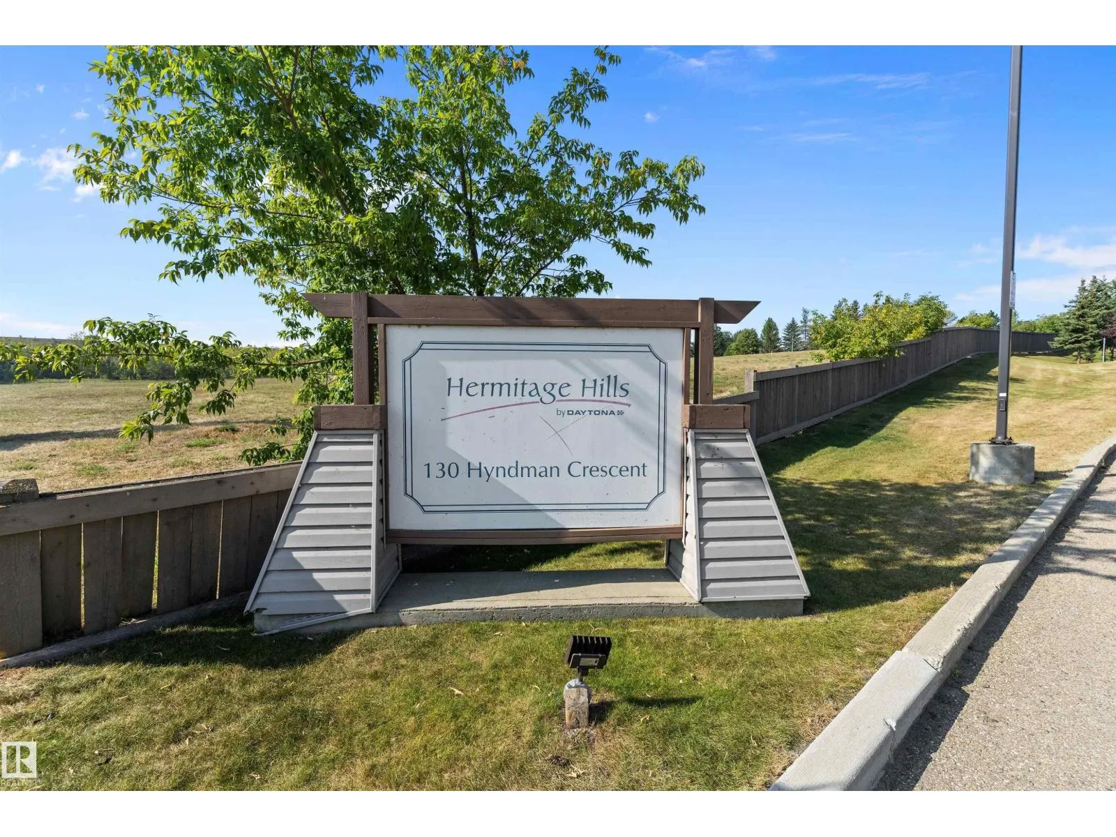#6 130 HYNDMAN CR NW