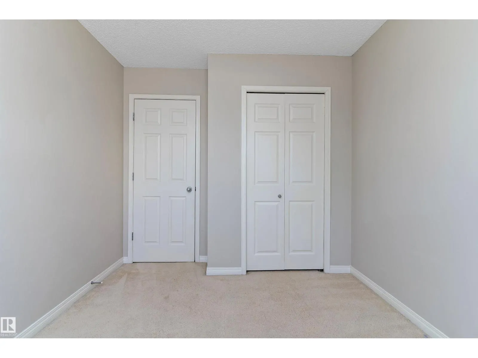 #6 130 HYNDMAN CR NW
