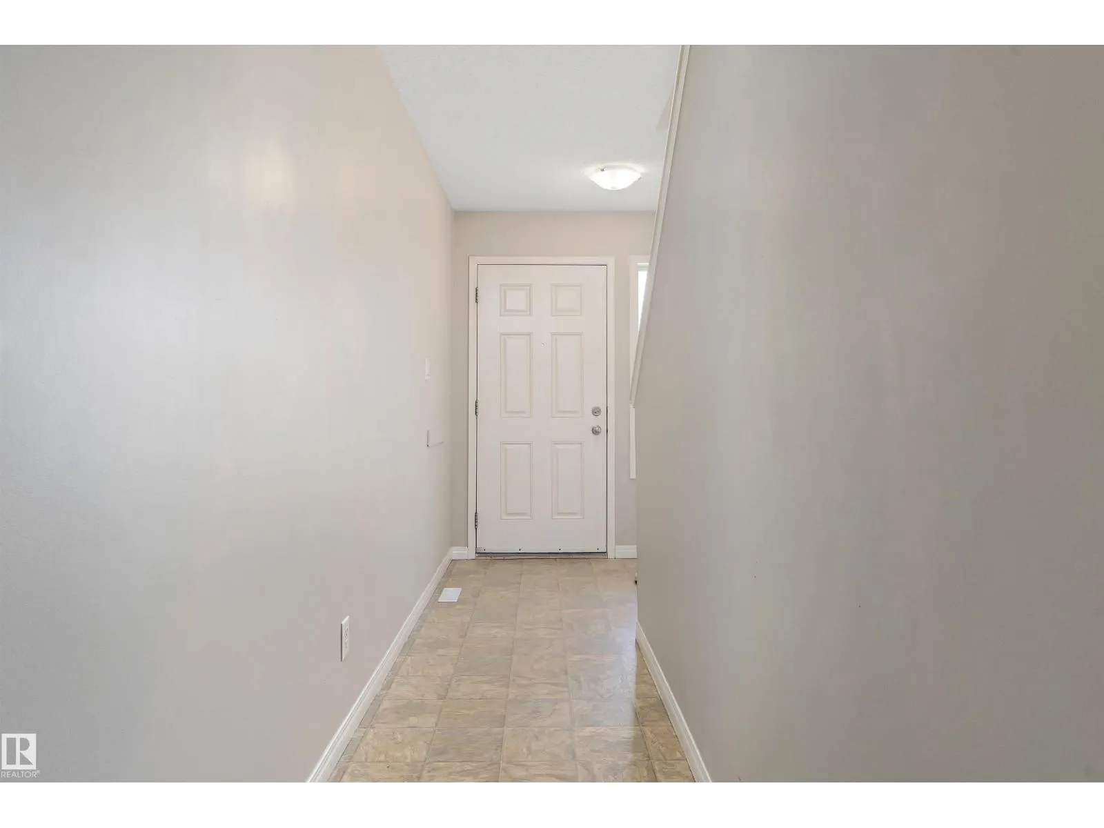 #6 130 HYNDMAN CR NW