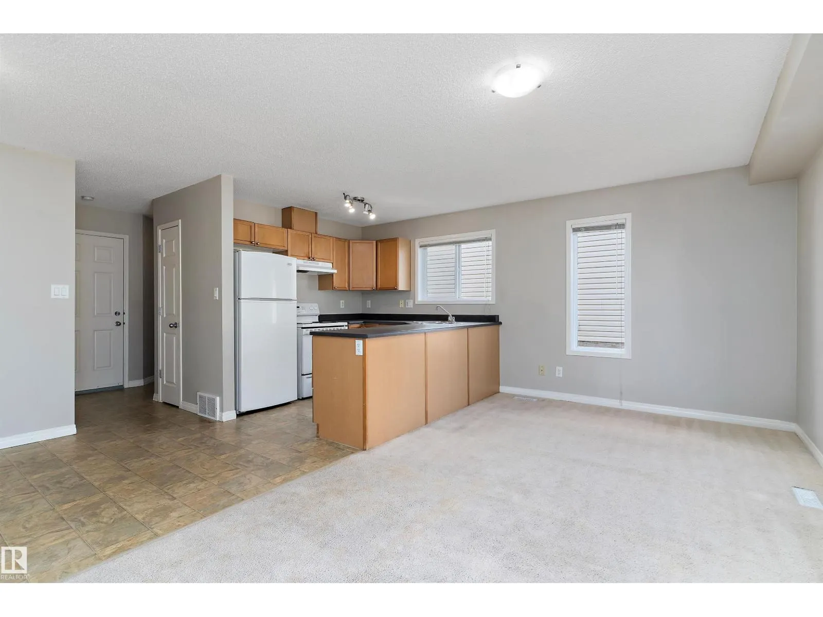 #6 130 HYNDMAN CR NW