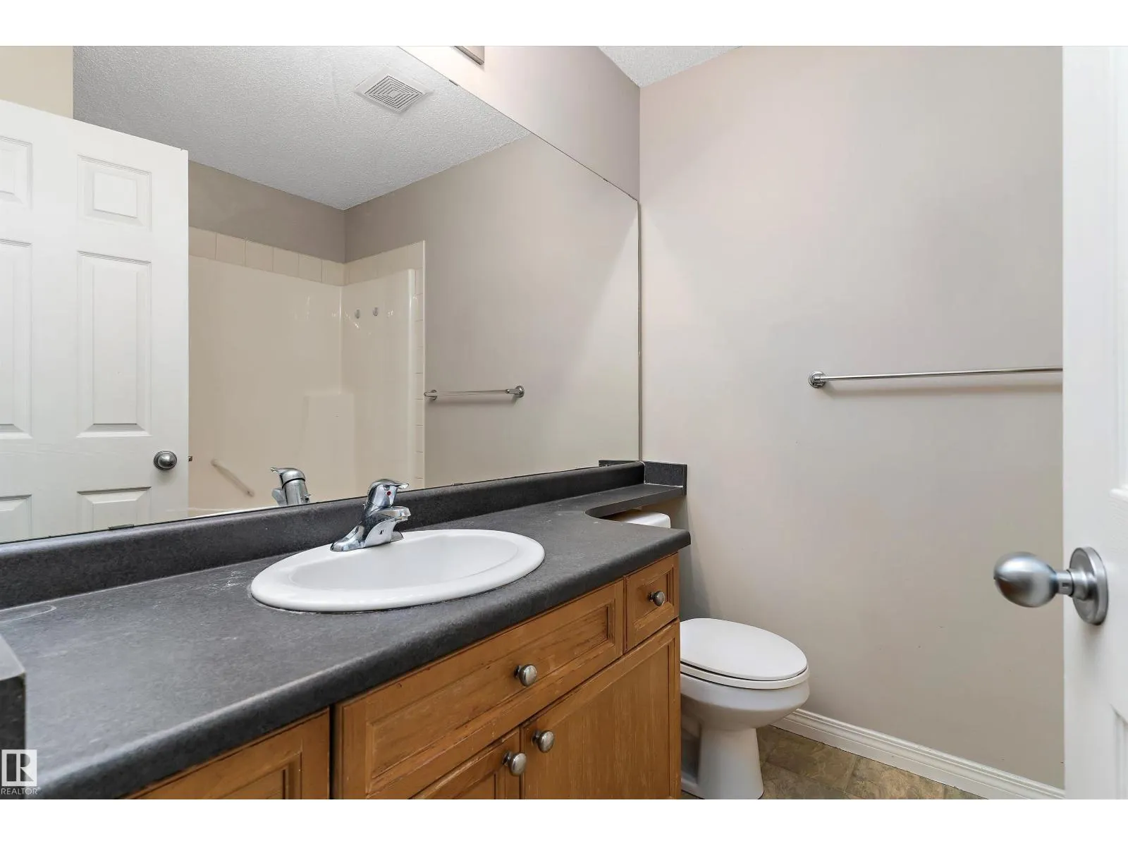 #6 130 HYNDMAN CR NW