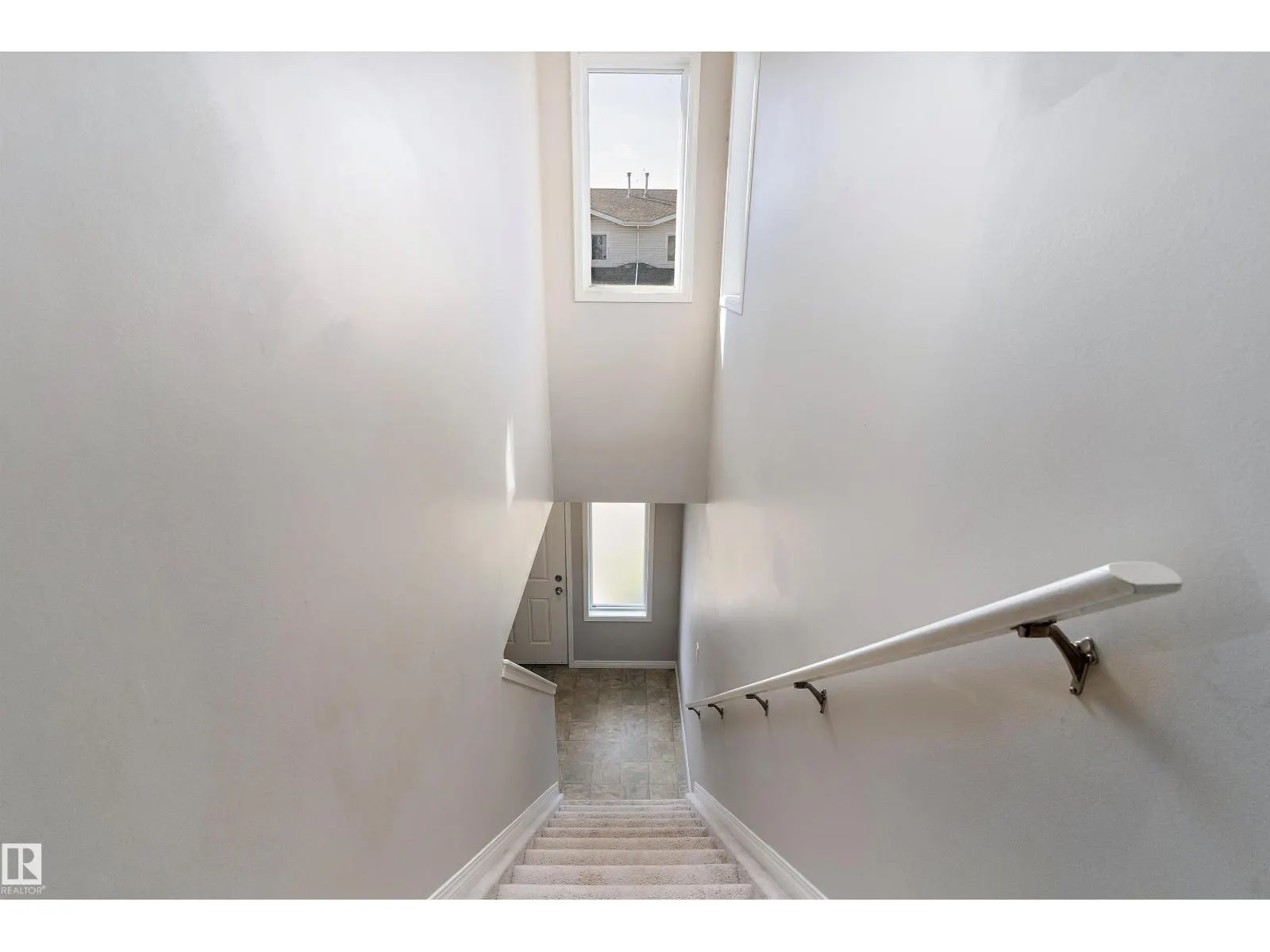 #6 130 HYNDMAN CR NW