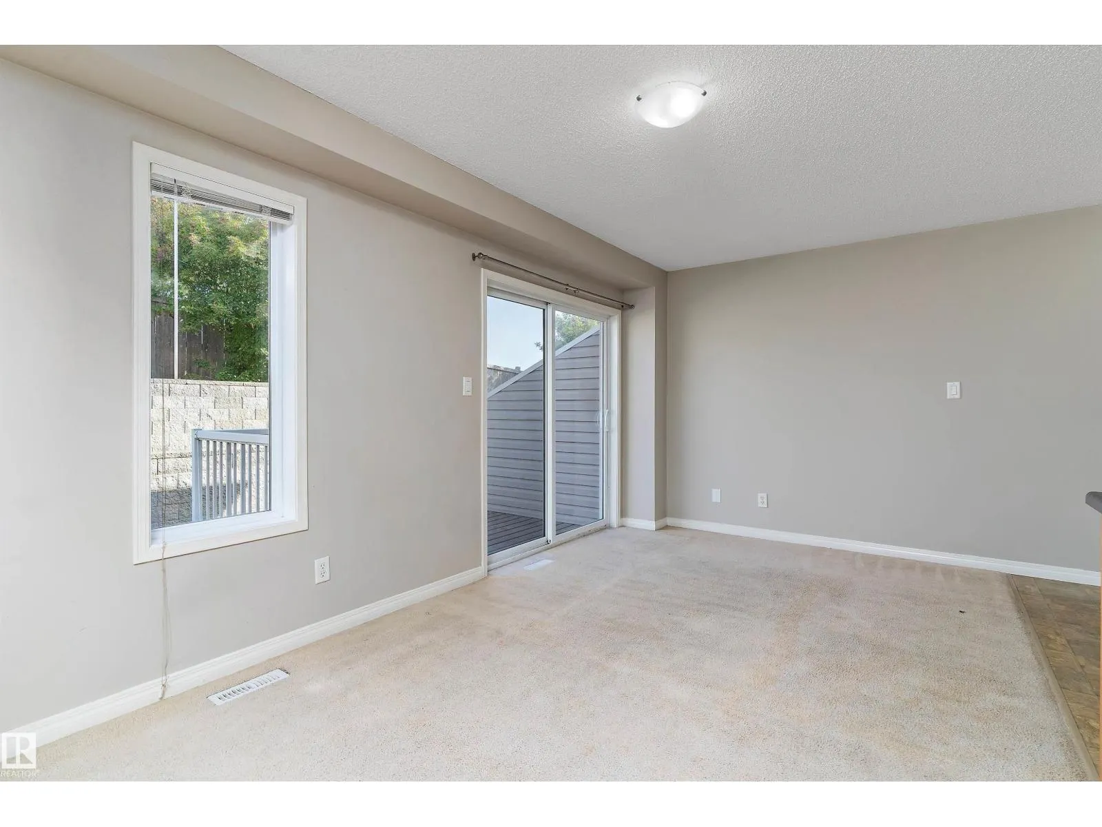 #6 130 HYNDMAN CR NW
