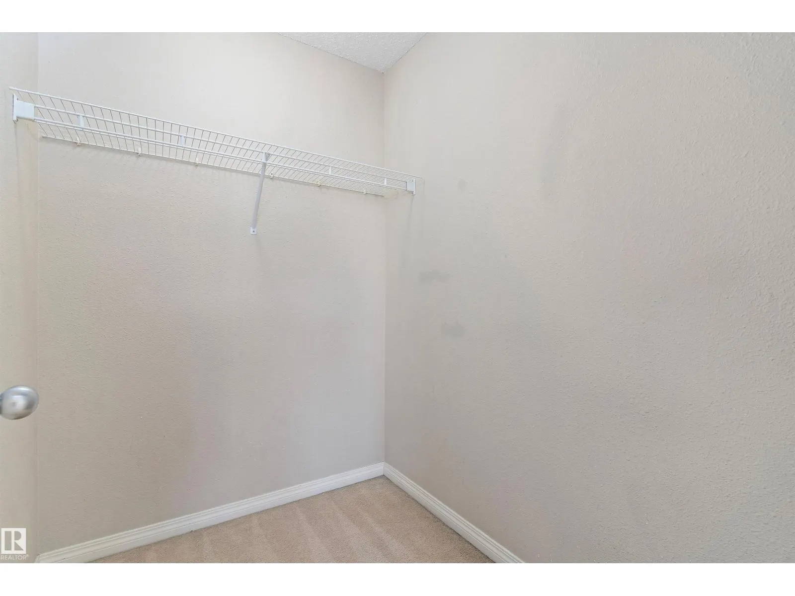 #6 130 HYNDMAN CR NW