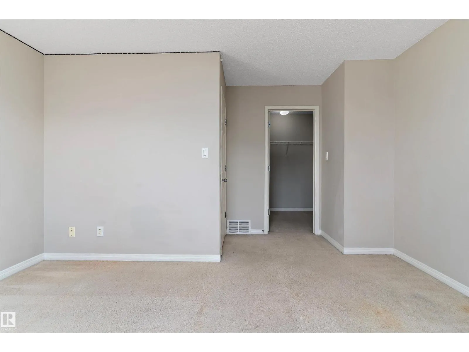 #6 130 HYNDMAN CR NW