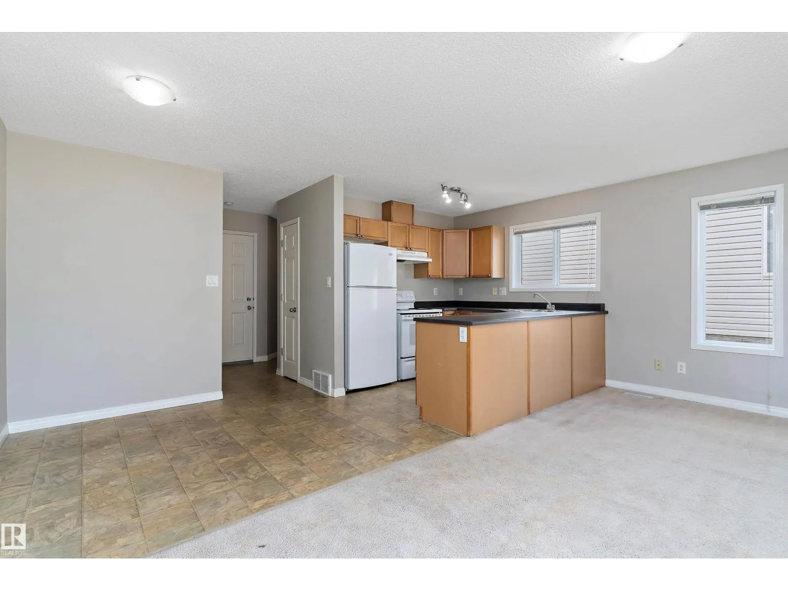 #6 130 HYNDMAN CR NW