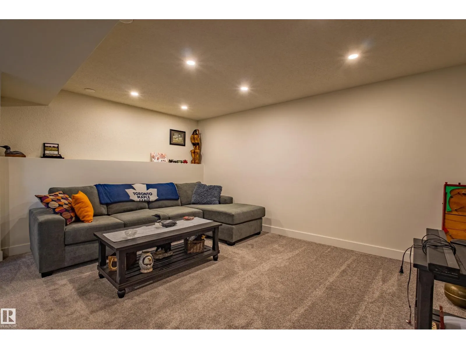 3143 73 ST NW