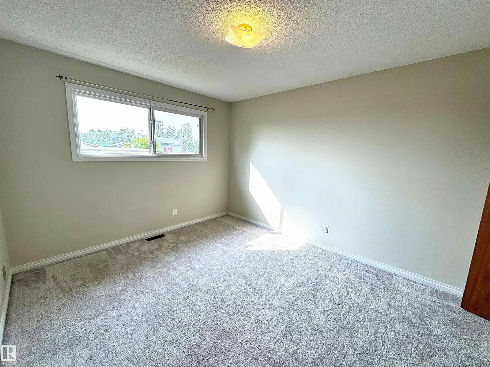 3315 & 3317 105 AV NW