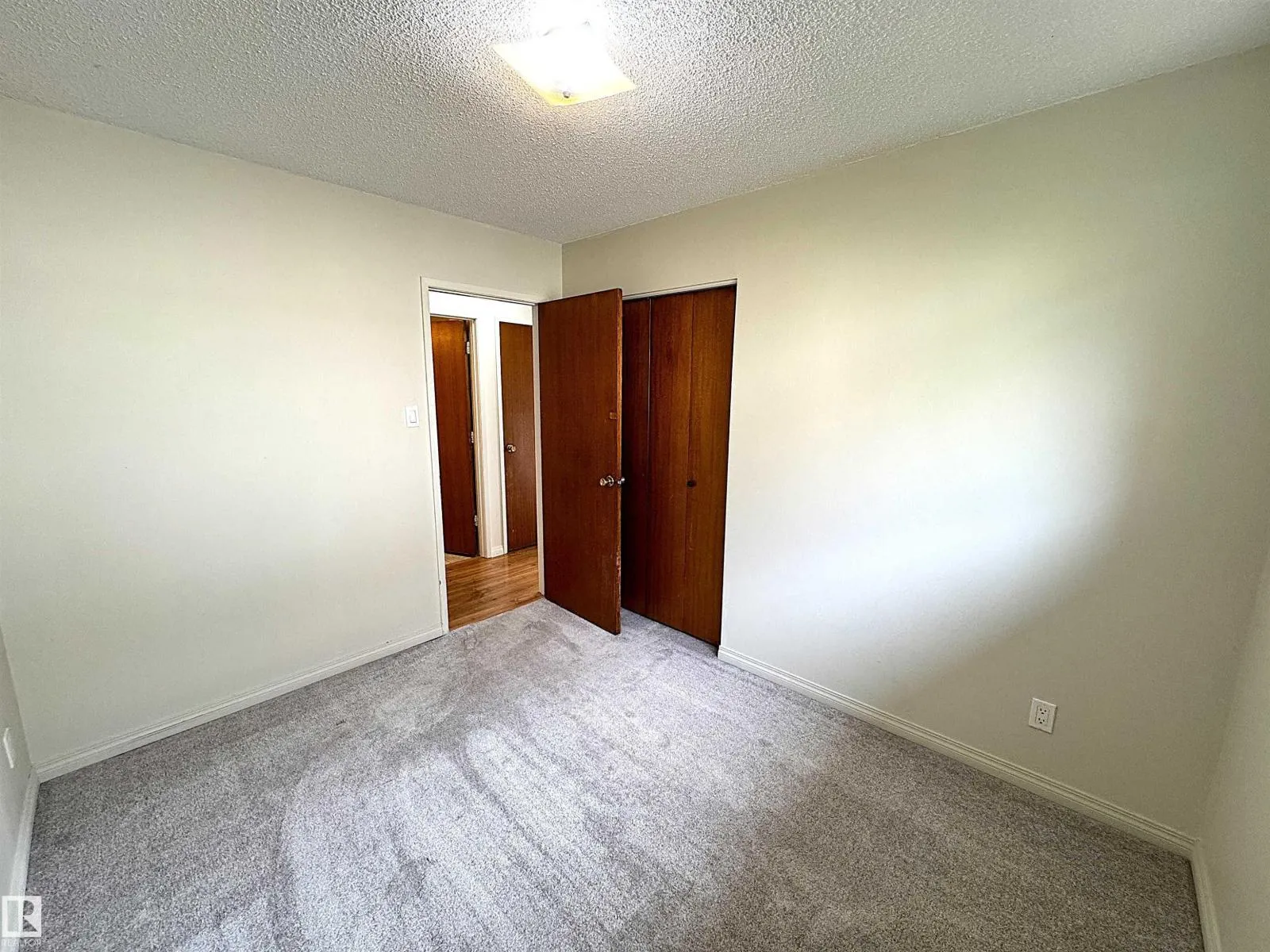 3315 & 3317 105 AV NW