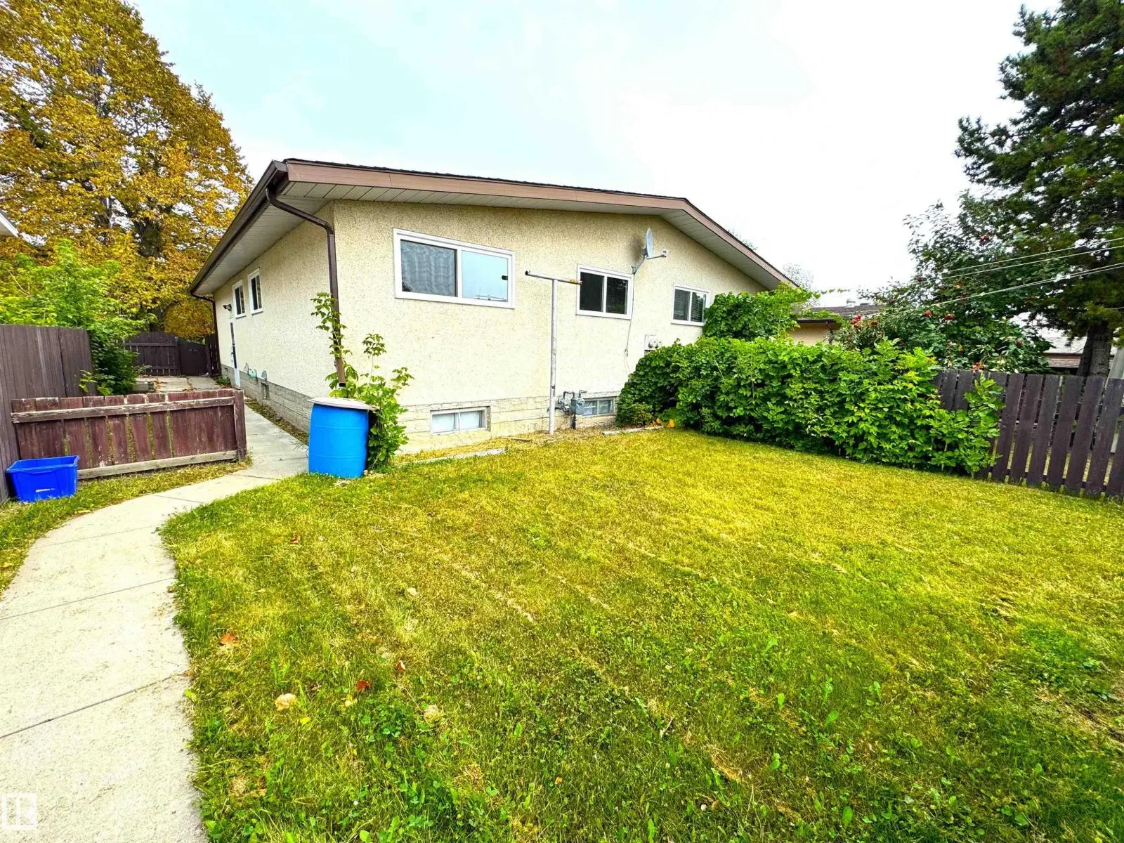 3315 & 3317 105 AV NW