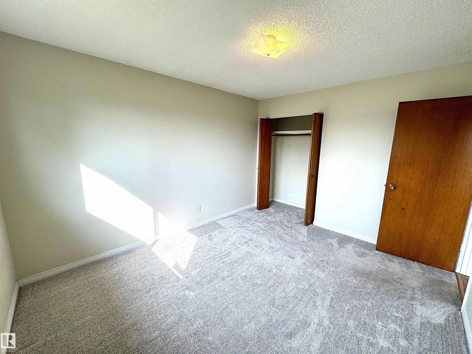 3315 & 3317 105 AV NW