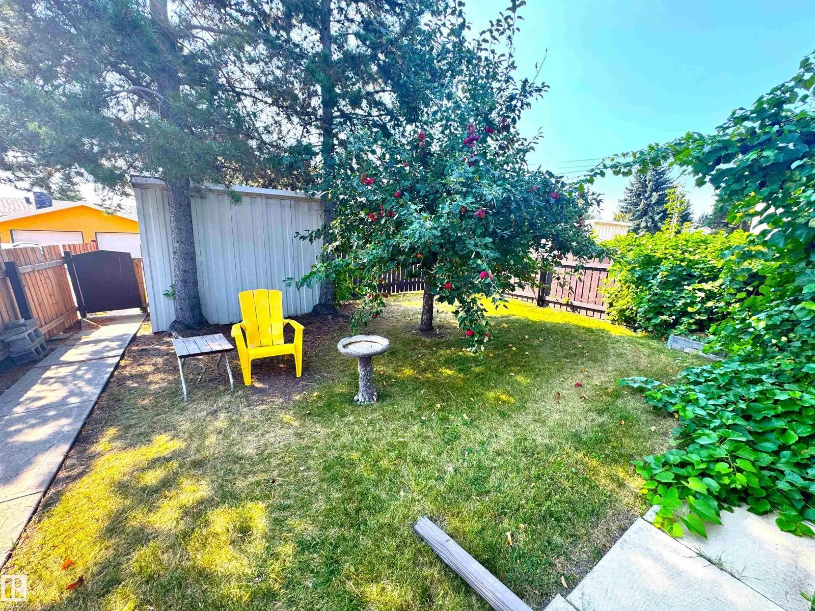 3315 & 3317 105 AV NW