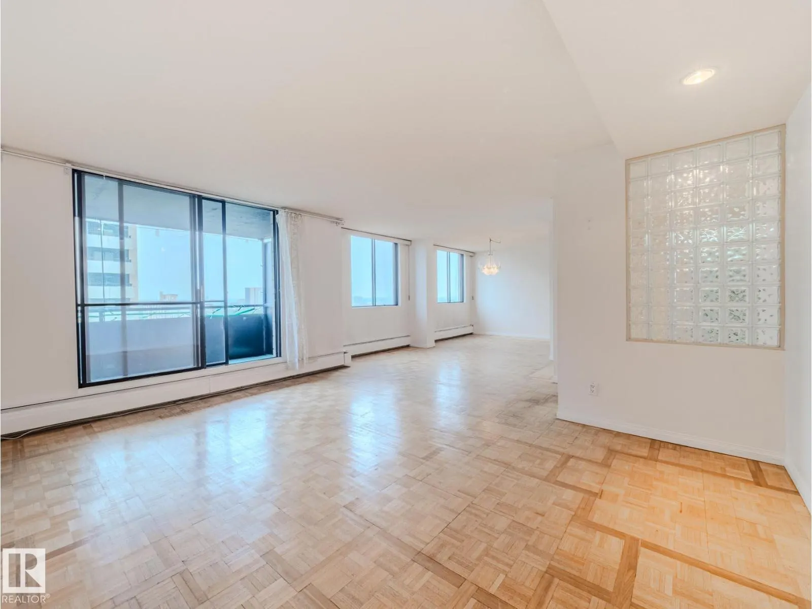 #1403 10160 115 ST NW