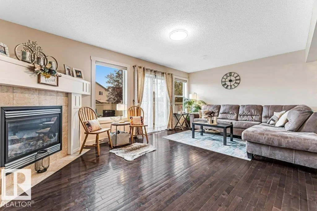 1137 37B AV NW