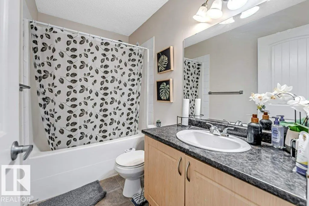 1137 37B AV NW