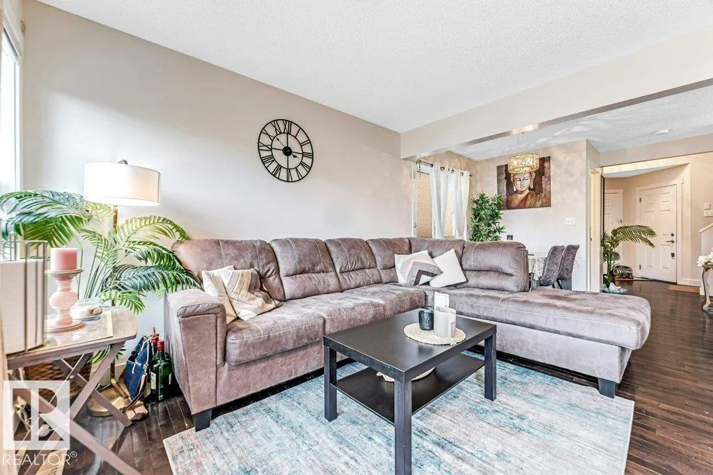 1137 37B AV NW