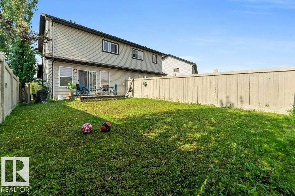 1137 37B AV NW