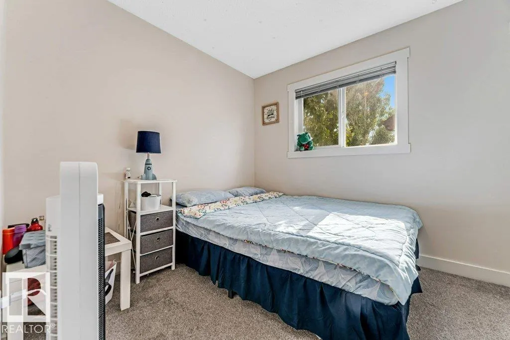 1137 37B AV NW