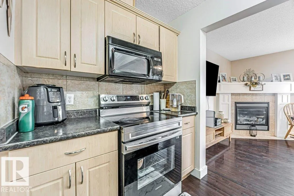 1137 37B AV NW