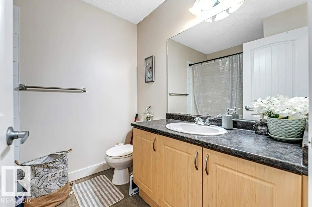 1137 37B AV NW