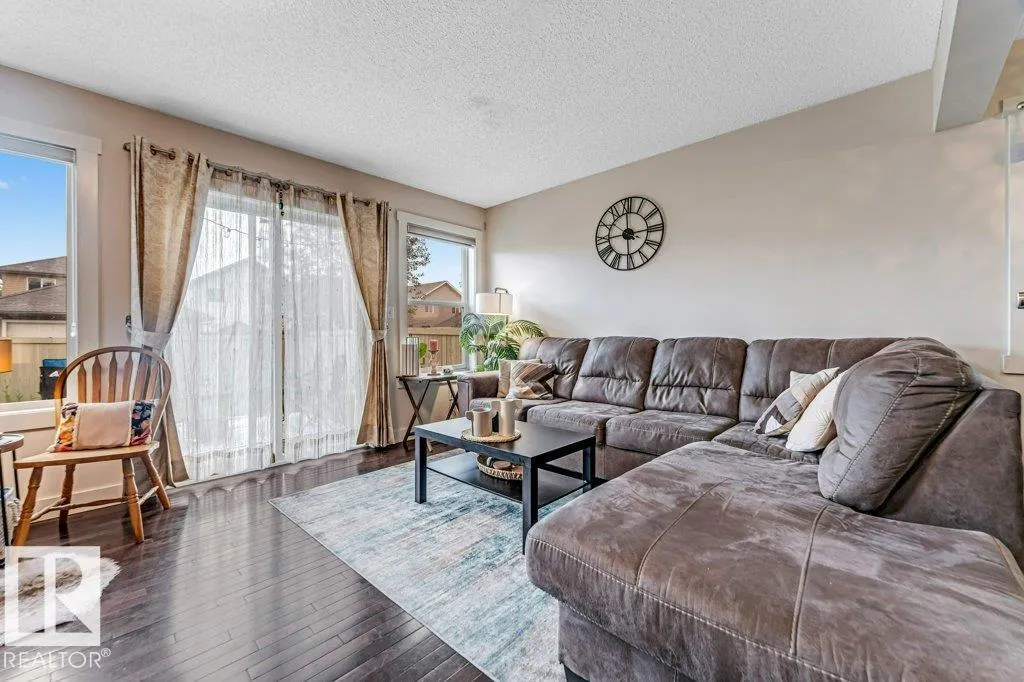 1137 37B AV NW