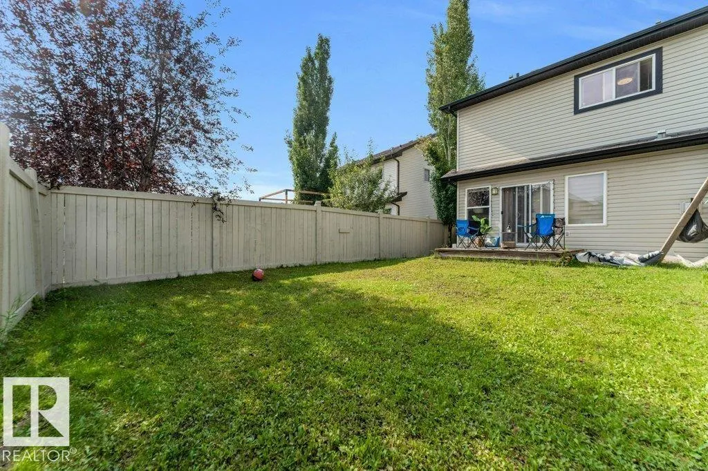 1137 37B AV NW