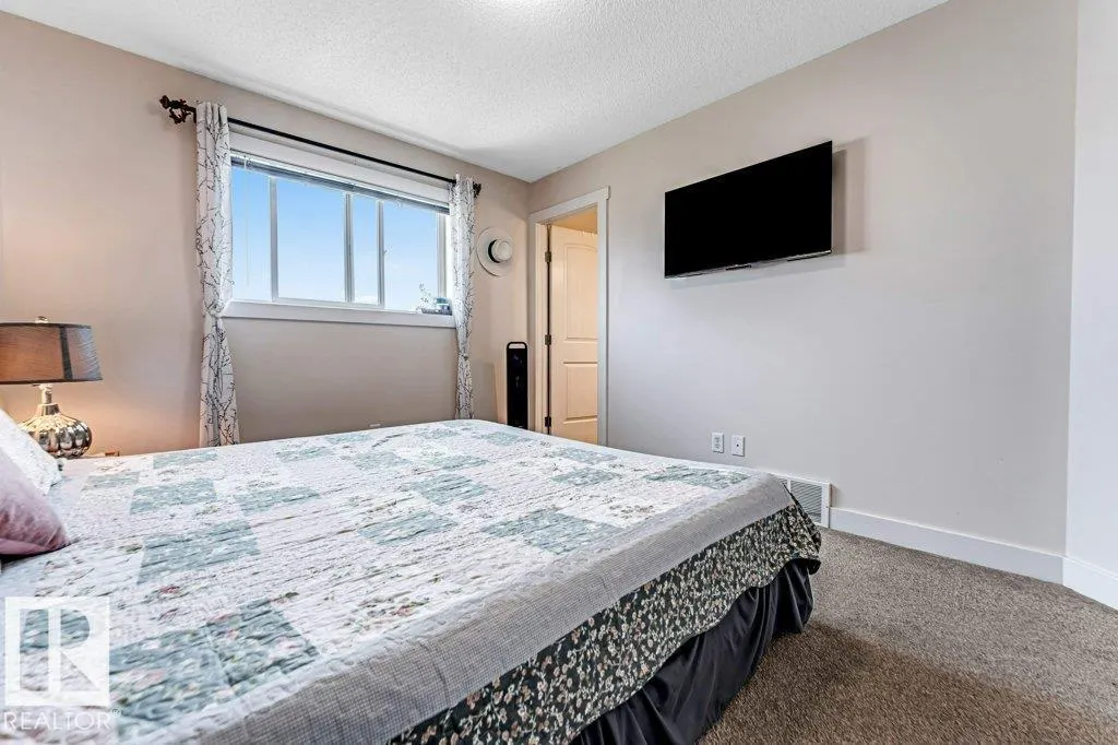 1137 37B AV NW
